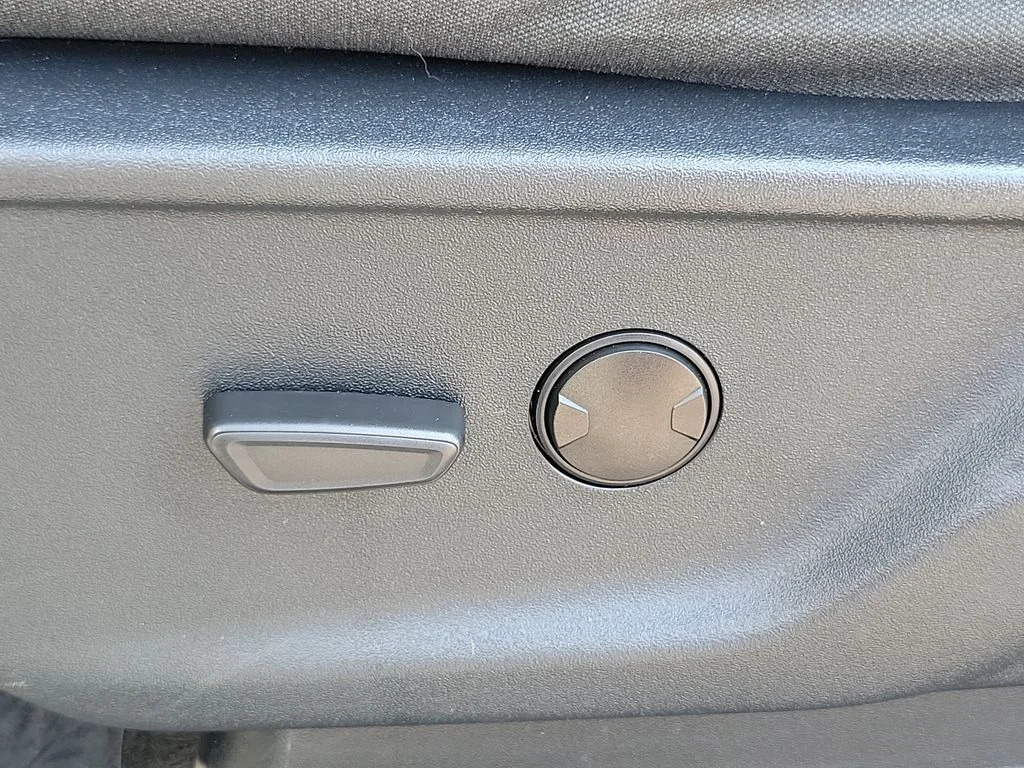 Used 2024 Black Metallic Ford XLT image 17