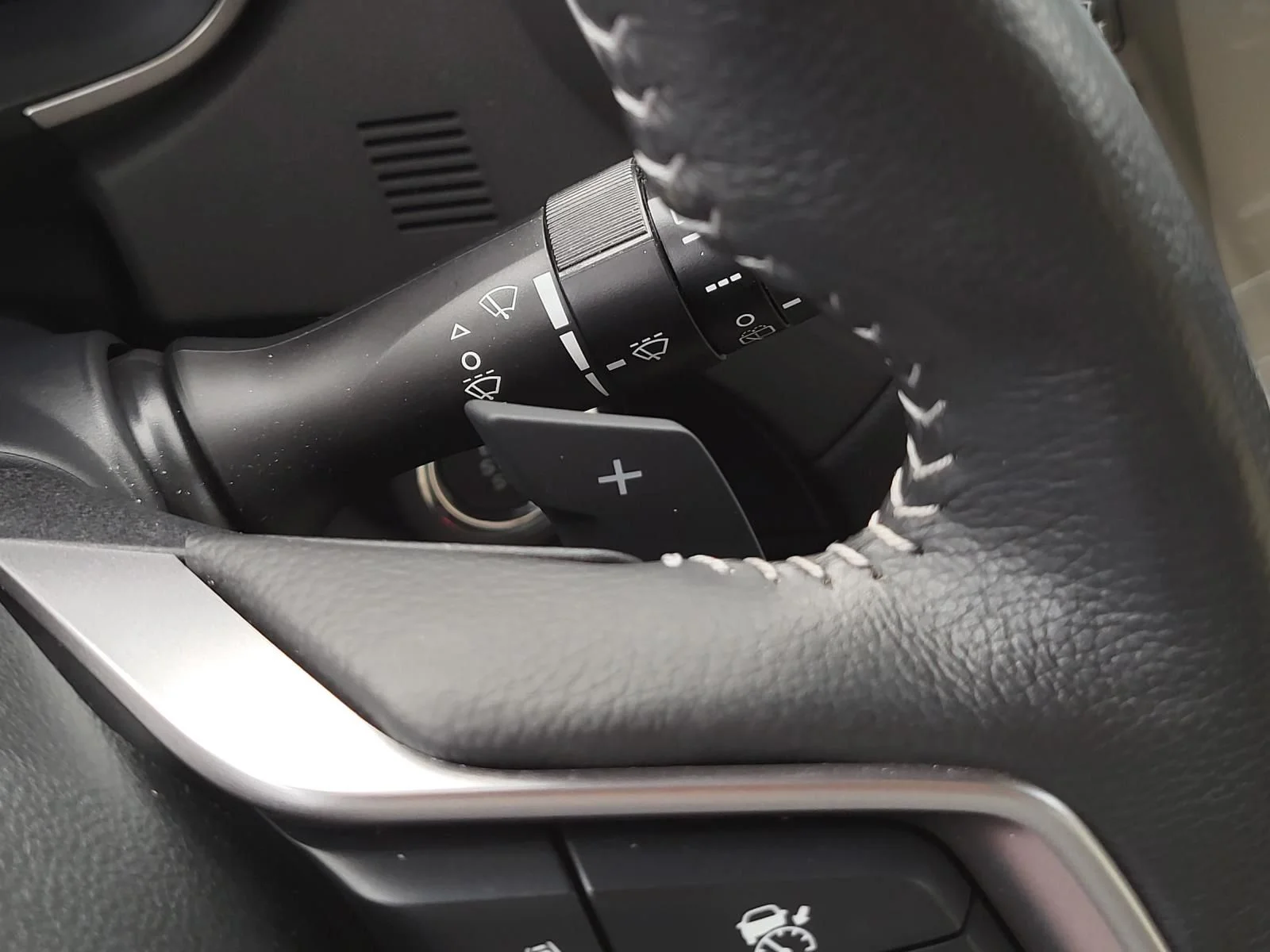 Used 2023 White Subaru Limited image 29