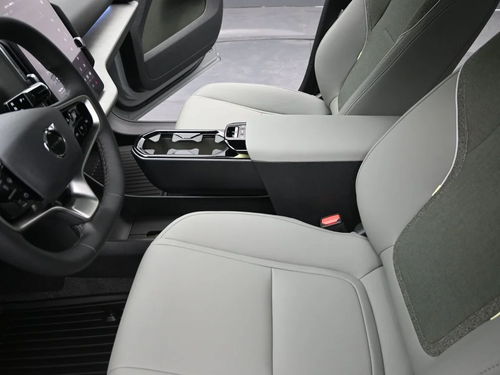 New 2026 Vapour Grey Volvo Twin Motor Cross Country Ultra image 14