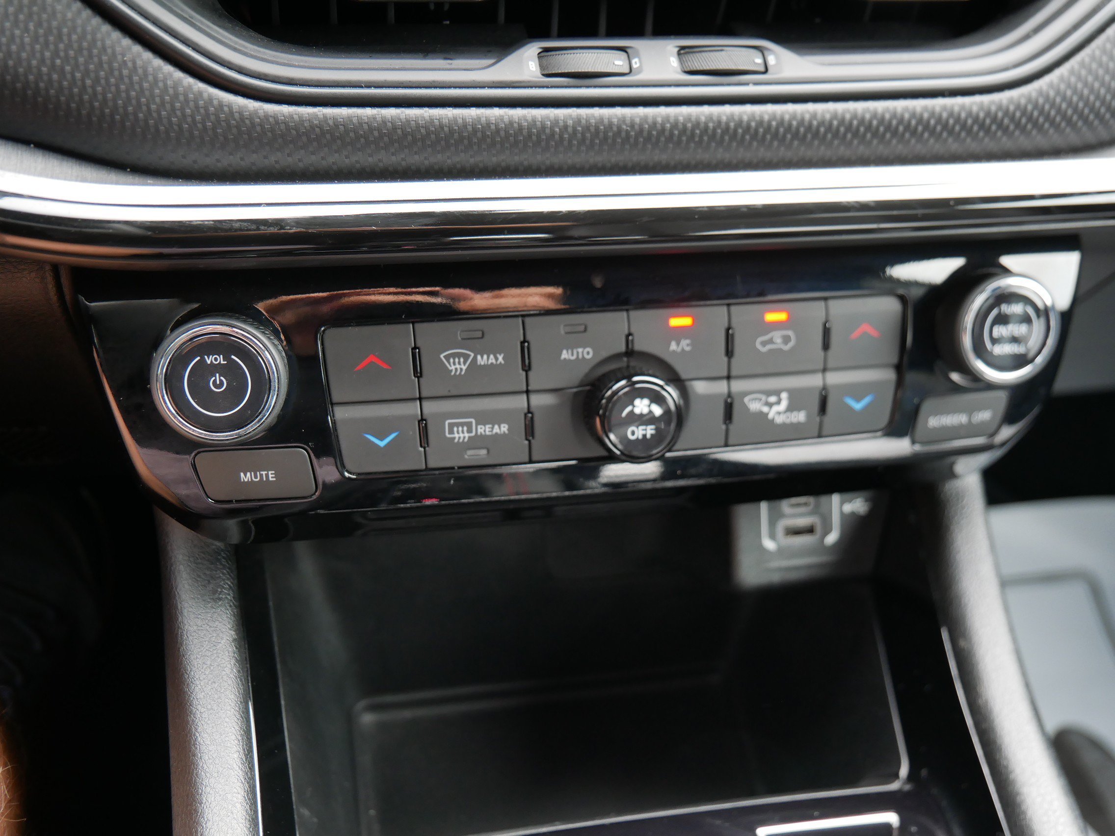 Used 2023 Billet Silver Metallic Clearcoat Jeep Trailhawk image 23