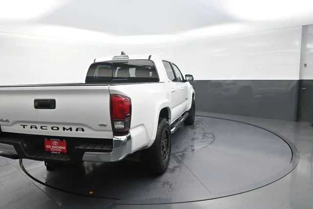 Used 2022 White Toyota SR5 image 60