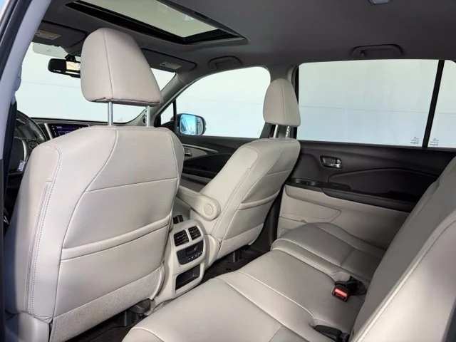 Used 2018 Silver Honda EX-L image 16