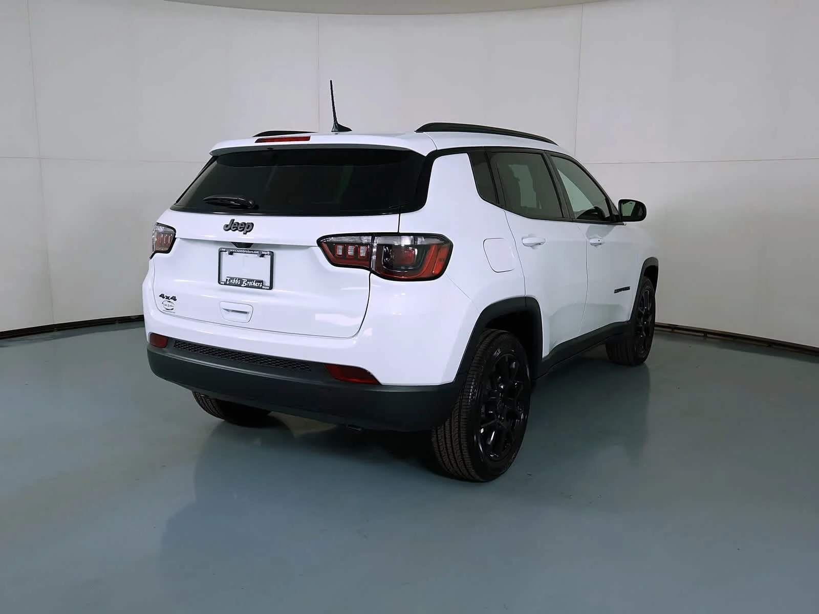 New 2026 Bright White Clearcoat Jeep Latitude image 3