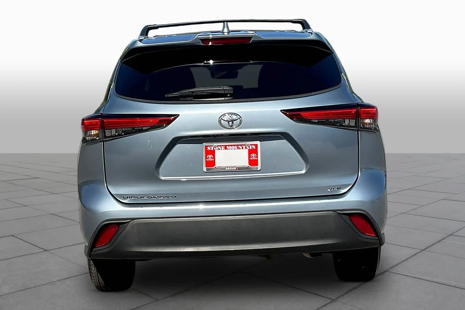 Used 2022 Moon Dust Toyota XLE image 5