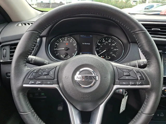 Used 2020 Silver Nissan S image 19