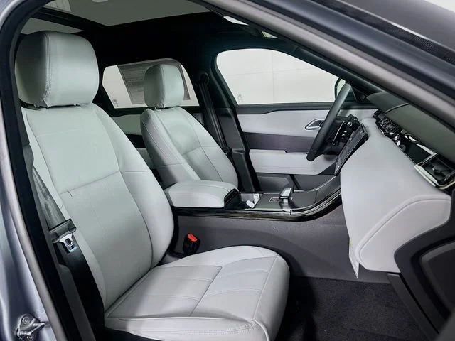 Used 2026  Land Rover Dynamic SE image 28