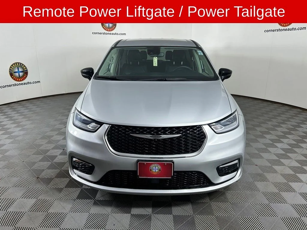 Used 2024 Silver Chrysler Touring L image 14