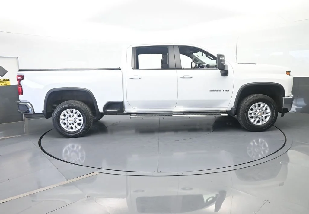 Used 2022 Summit White Chevrolet LT image 7