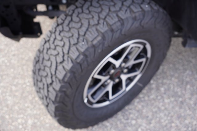 Used 2025 Hydro Blue Pearlcoat Jeep Rubicon image 13