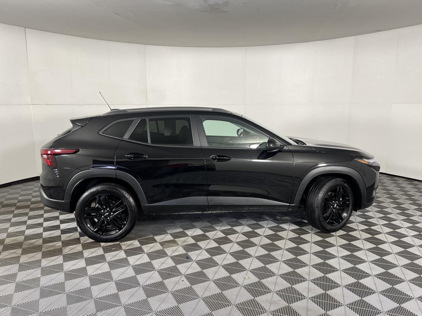 Used 2025 Mosaic Black Metallic Chevrolet ACTIV image 9