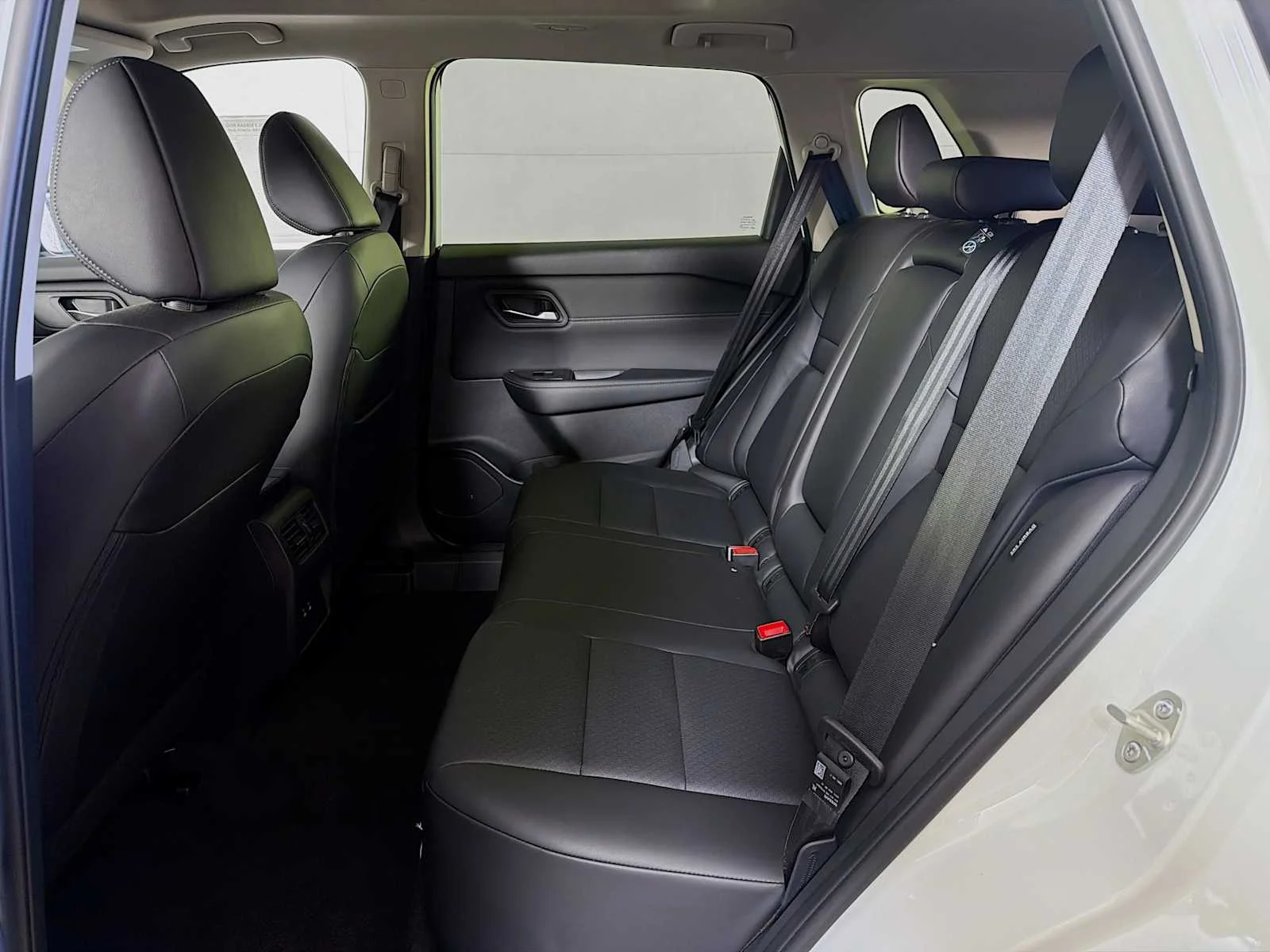 New 2026 Everest White Pearl TriCoat Nissan Dark Armor™ image 5