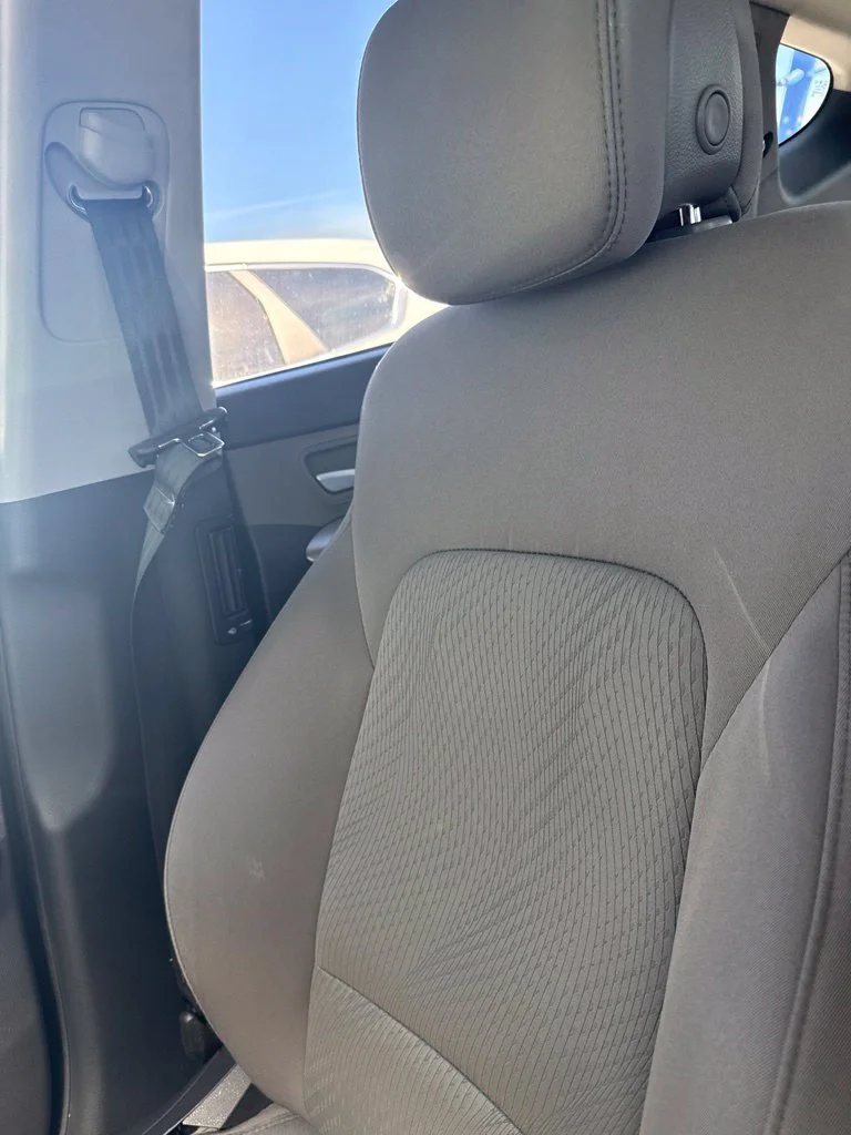 Used 2014 Silver Hyundai Base image 9