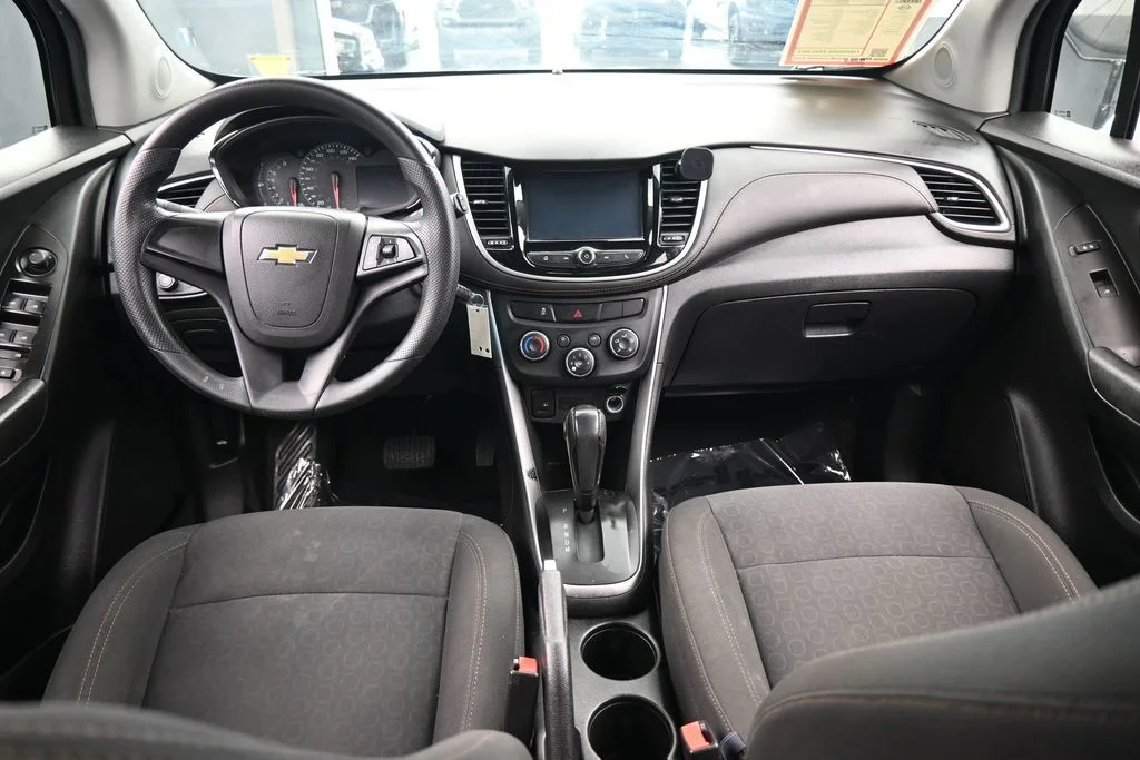 Used 2017 Silver Ice Metallic Chevrolet LS image 33