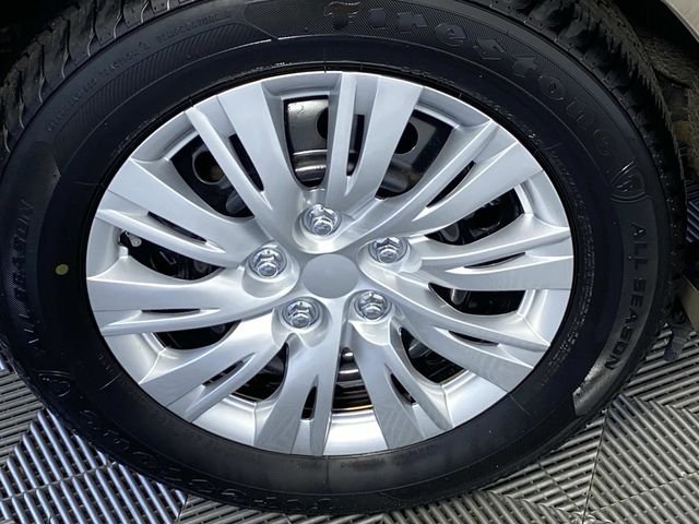 Used 2009 Beige Toyota LE image 25
