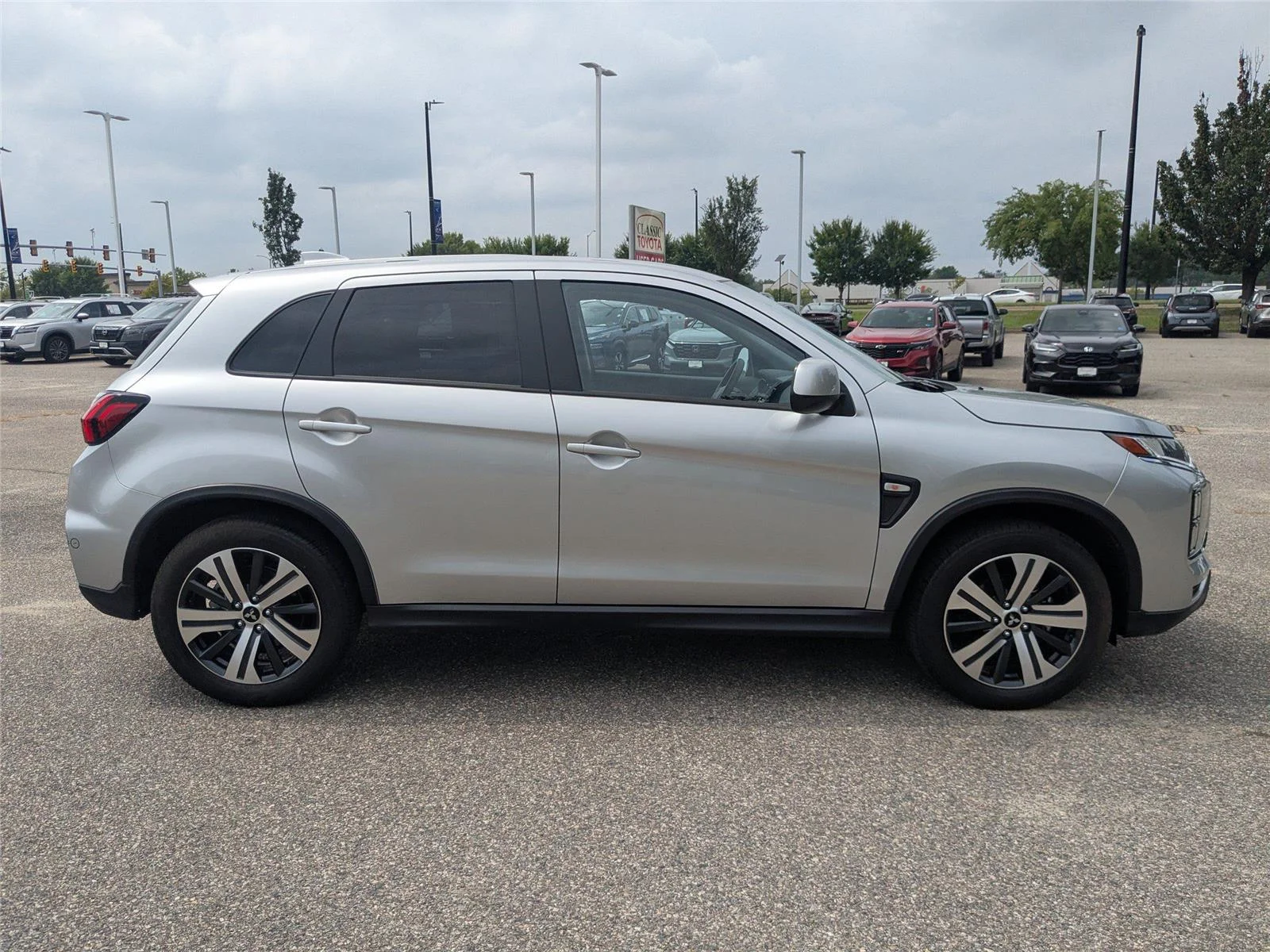 Used 2025  Mitsubishi S image 3
