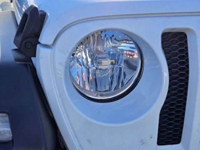 Used 2020 White Jeep Sport S image 3