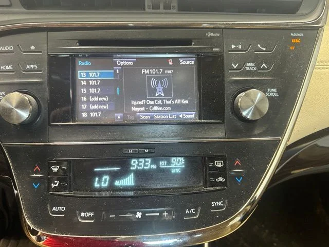 Used 2015 Silver Toyota XLE image 15