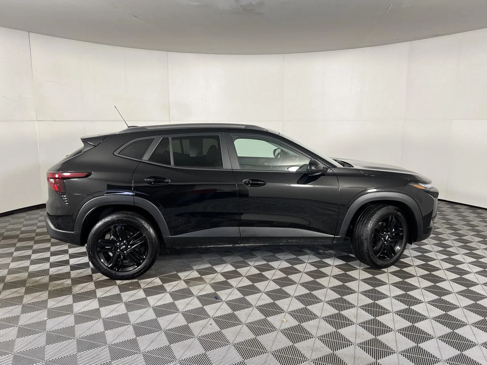 Used 2025 Mosaic Black Metallic Chevrolet ACTIV image 9