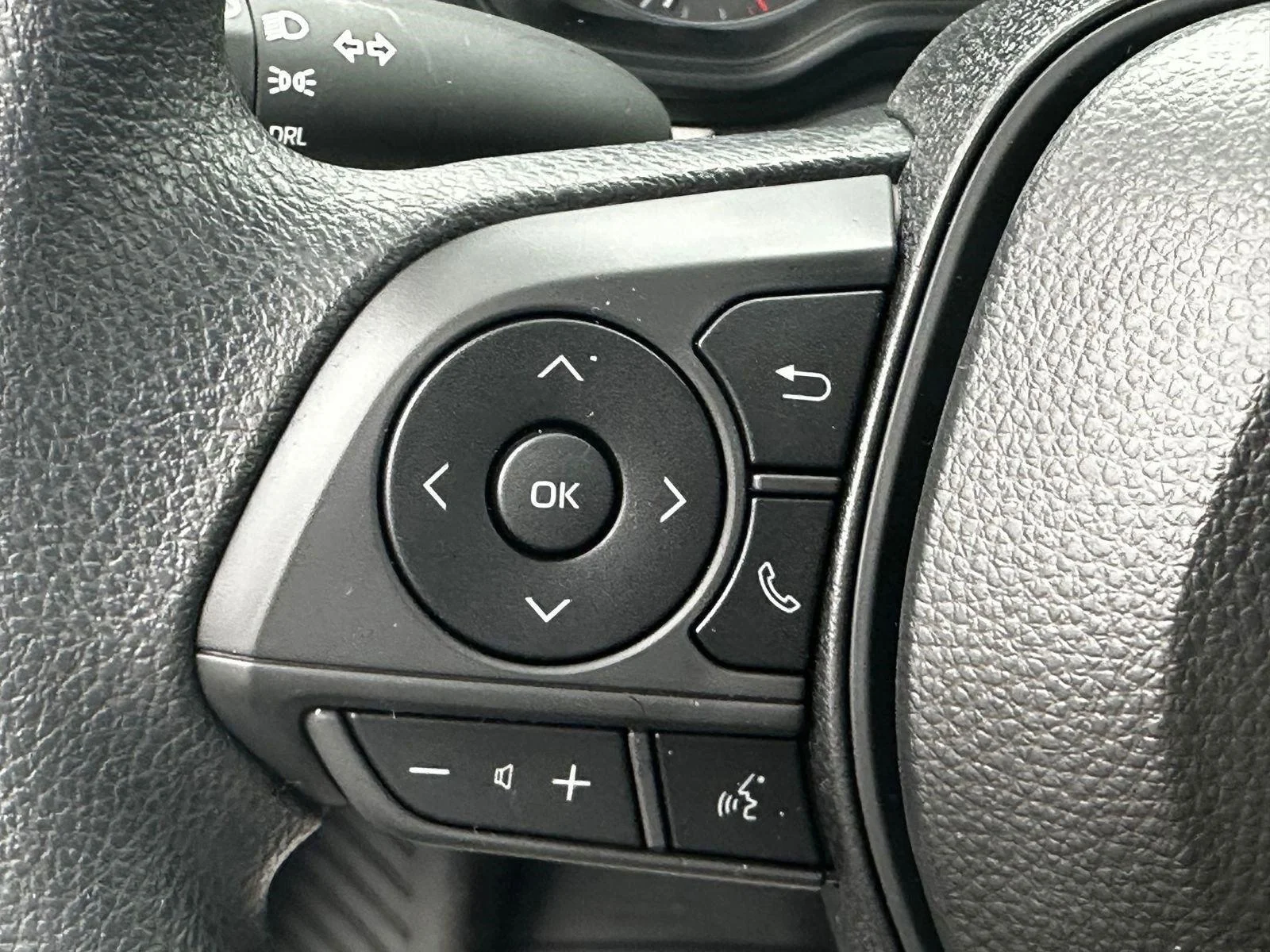 2025 Toyota Corolla Cross L - Photo 17