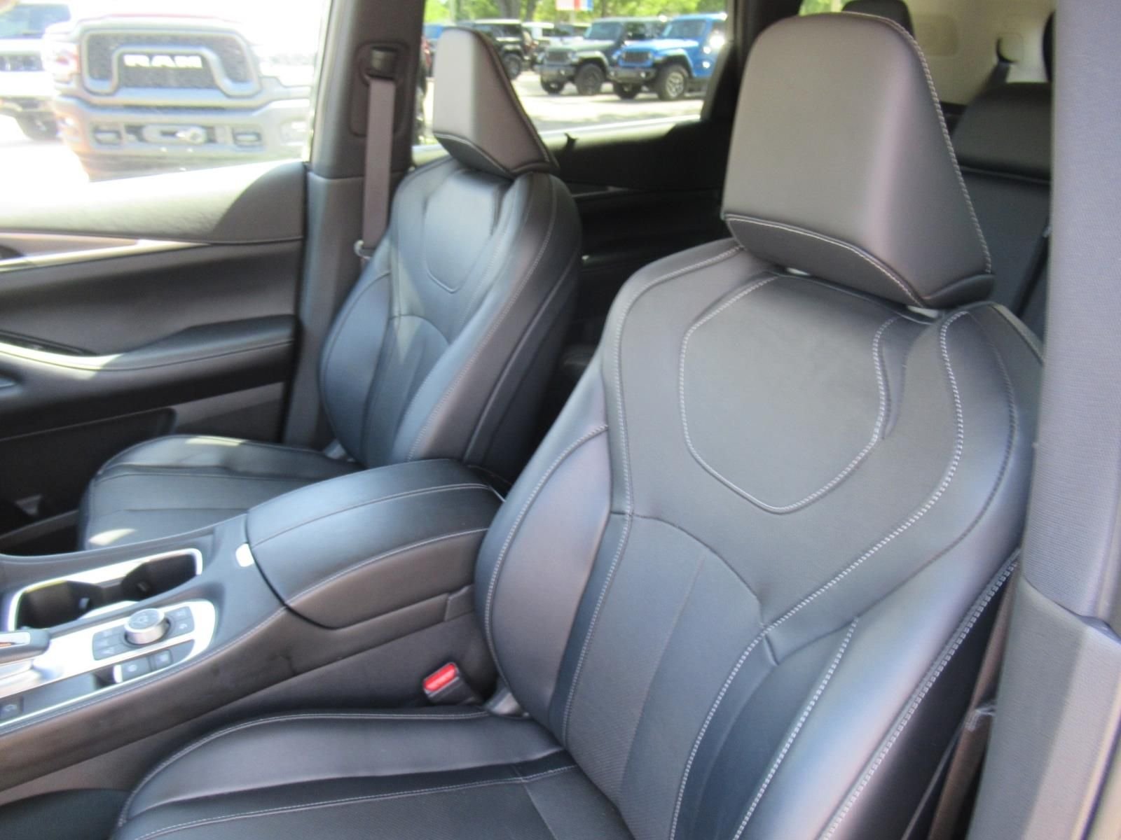 Used 2023 Black INFINITI LUXE image 17