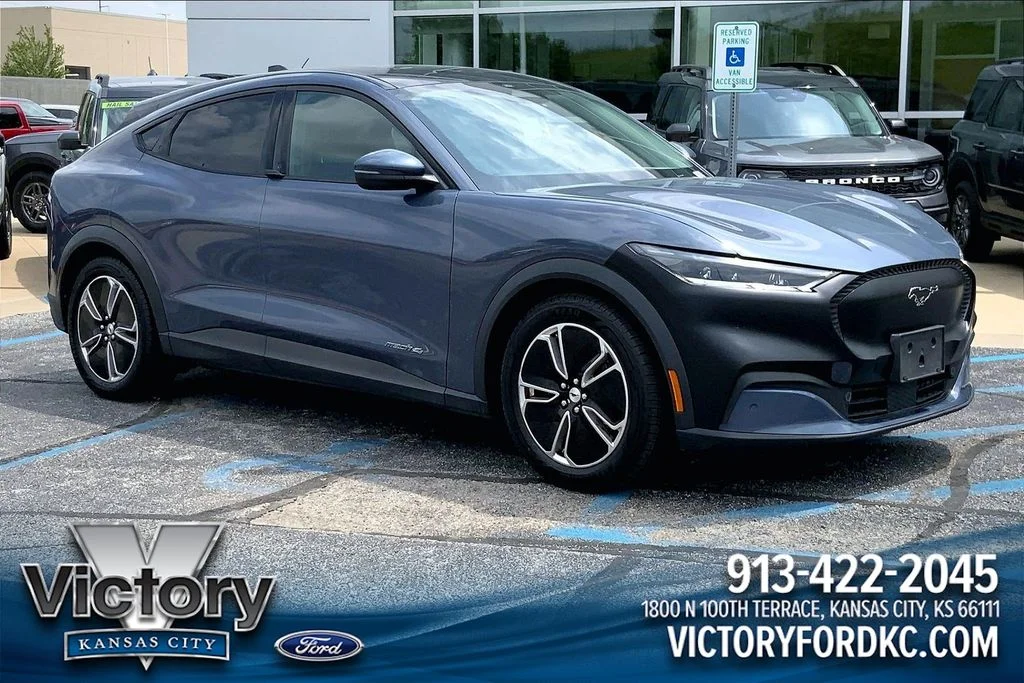 Used 2021 Blue Ford Select image 1