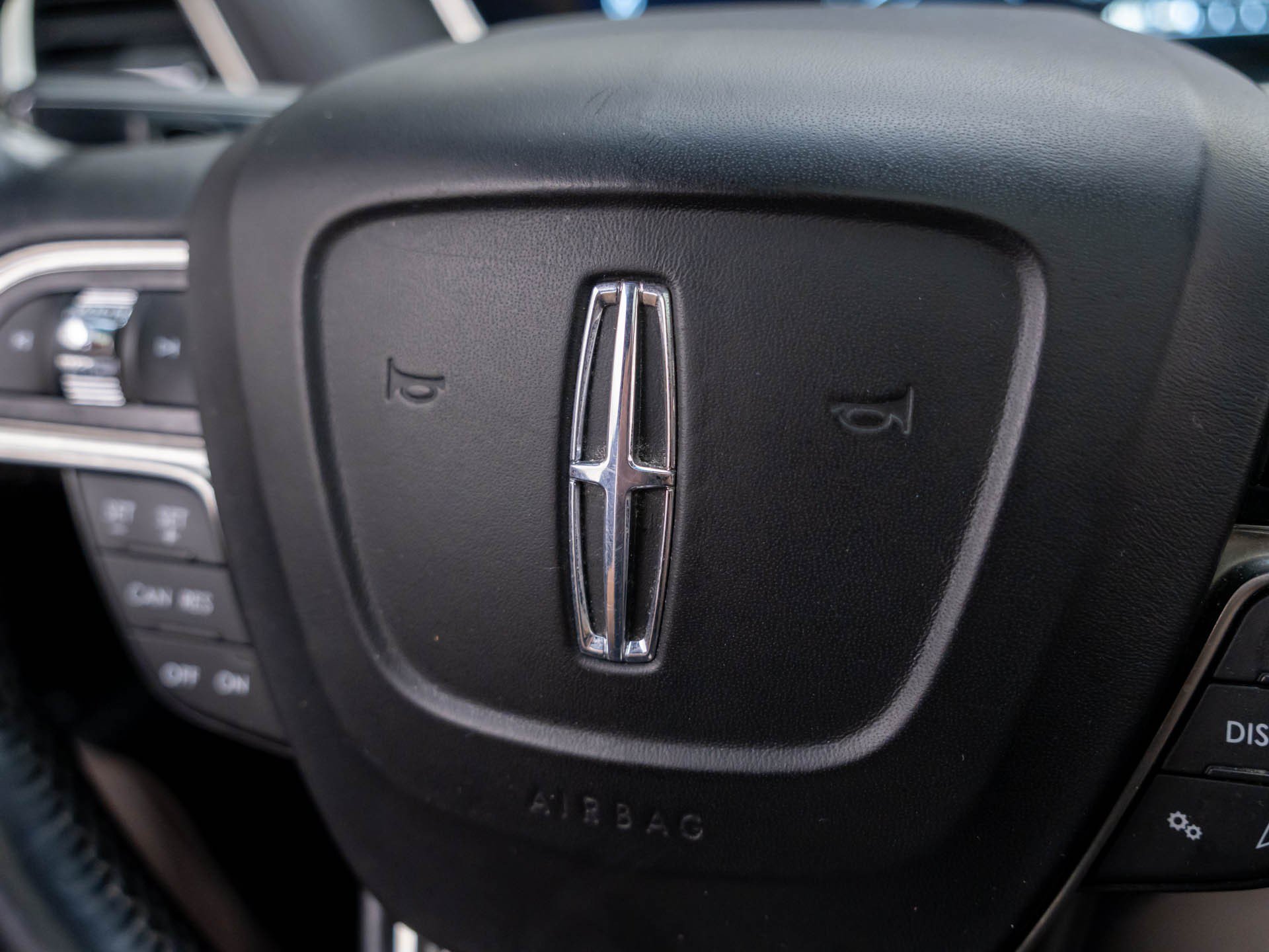 Used 2019 Black Lincoln Select image 24