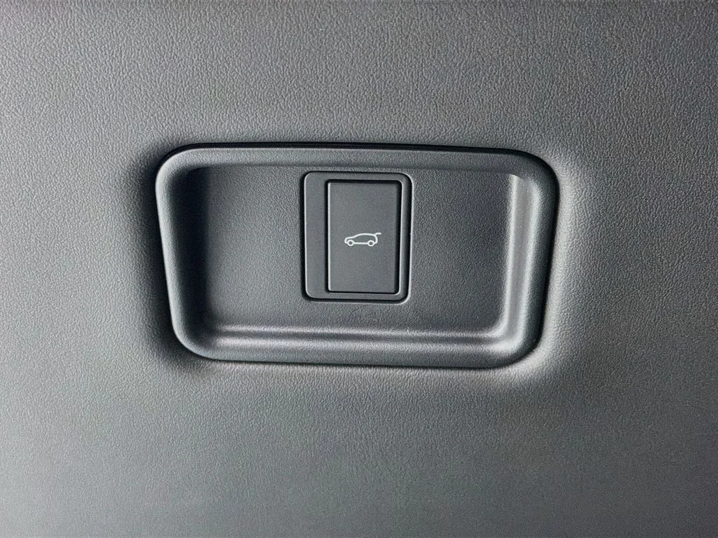 New 2026 Fuji White Land Rover Dynamic SE image 10