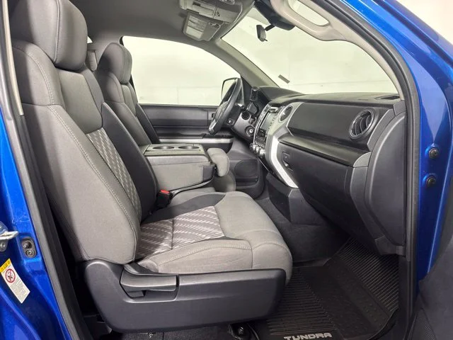 Used 2018 Blue Toyota SR5 image 4
