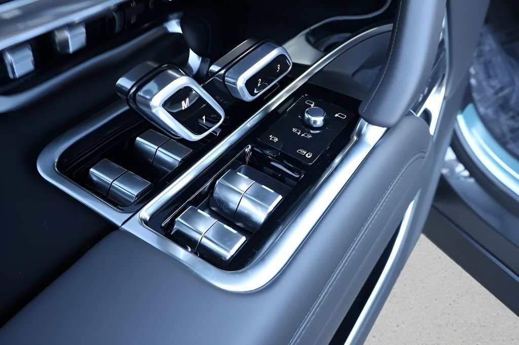 New 2026 Carpathian Grey LAND ROVER SE LWB 7-Seats / V8 image 11