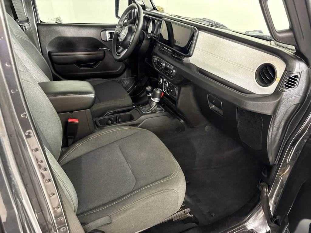 Used 2025 Crystal Metallic Jeep Sport S image 14