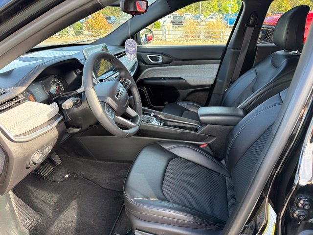 Used 2024 Black Jeep Latitude image 9