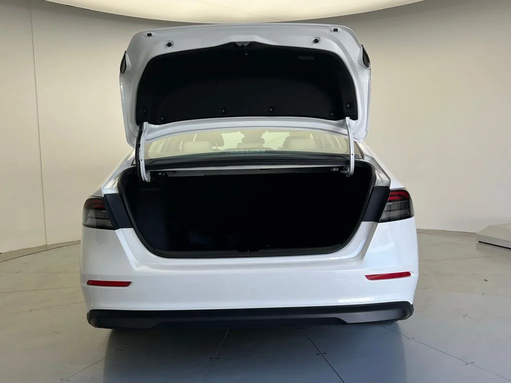 Used 2023 White Honda EX image 5
