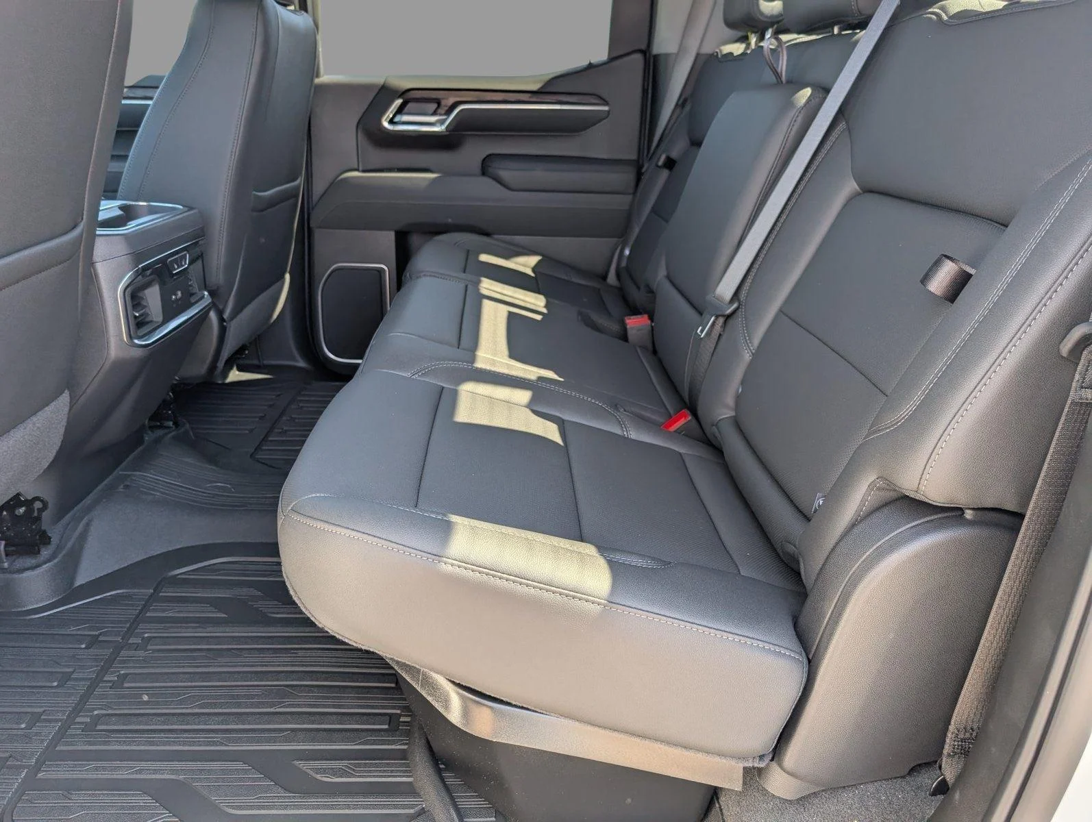 New 2026 Summit White GMC SLT image 33