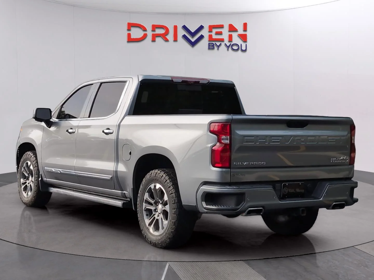 Used 2023 Sterling Gray Metallic Chevrolet High Country image 3
