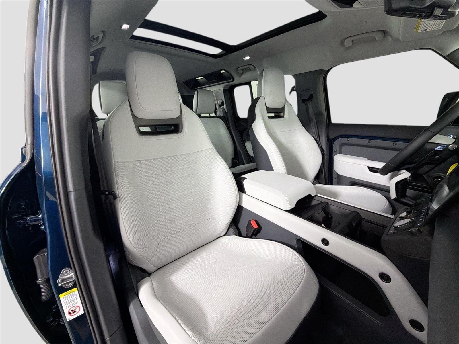 New 2026 Sargasso Blue LAND ROVER  OCTA image 28