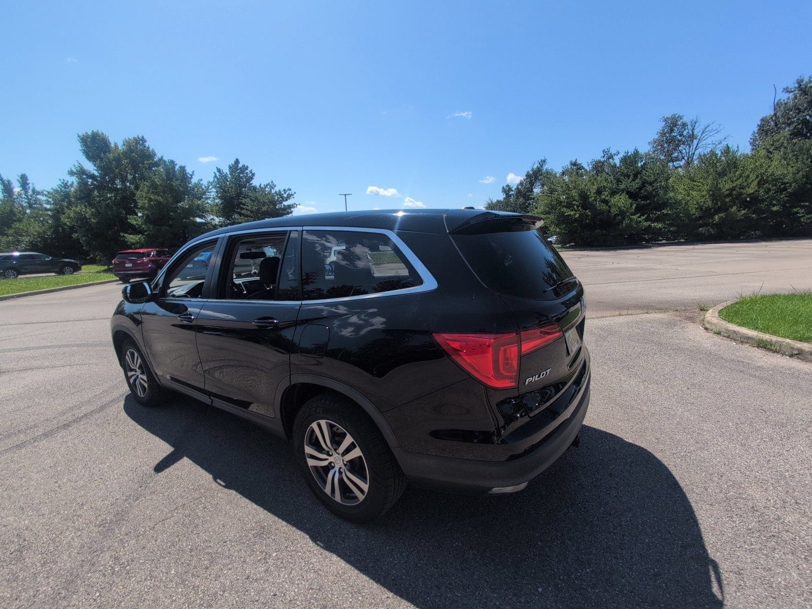 Used 2018 Crystal Black Pearl Honda EX-L image 22