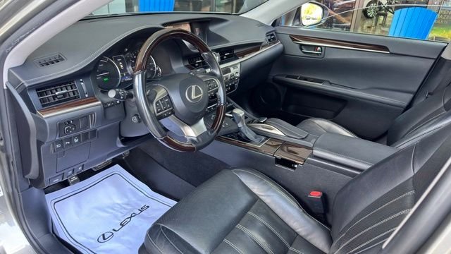 Used 2017 Atomic Silver Lexus 300h image 14