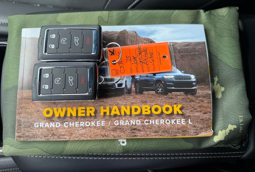 Used 2025 Silver Jeep Altitude X image 31