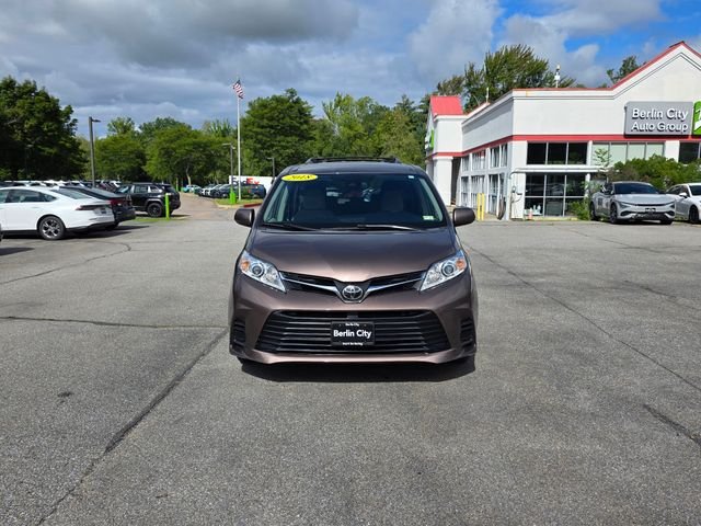 Used 2018 Walnut Toyota LE image 3
