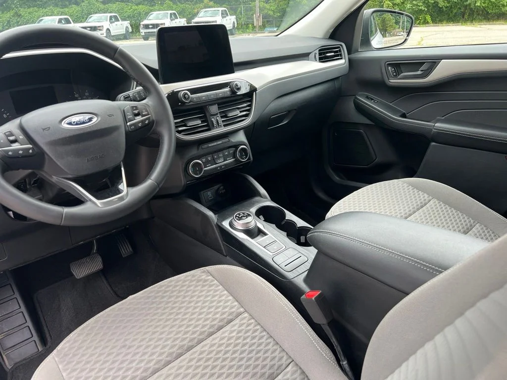 Used 2022 White Ford SE image 20