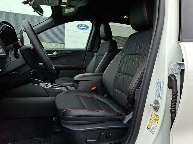 New 2026 Star White Metallic Tri-coat Ford ST-Line image 6