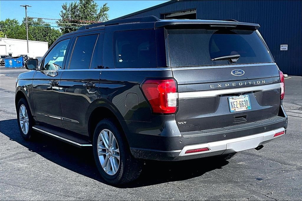 Used 2023 Dark Matter Metallic Ford XLT image 3