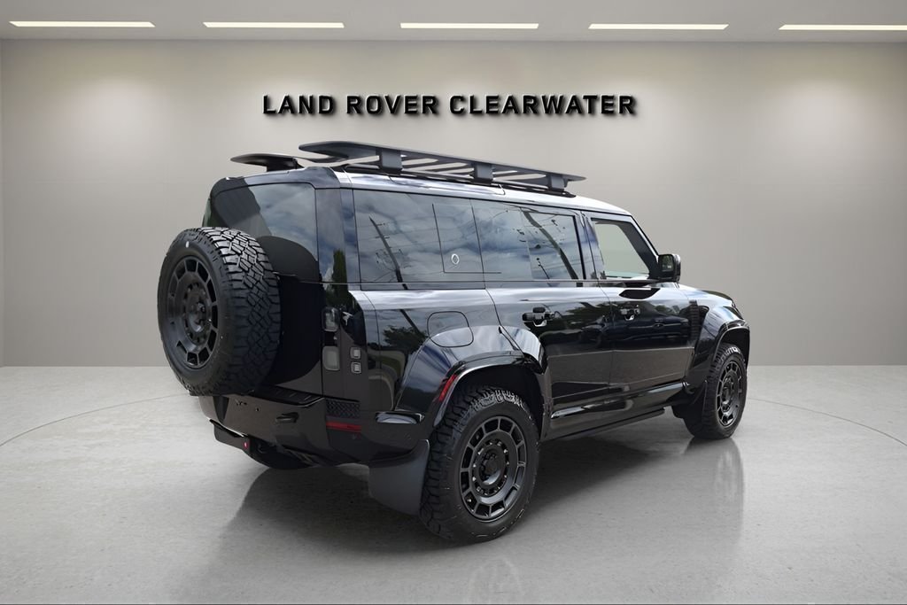 New 2026 Narvik Black LAND ROVER  image 5