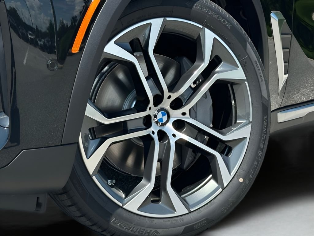New 2026 Black Sapphire Metallic BMW xDrive50e image 26