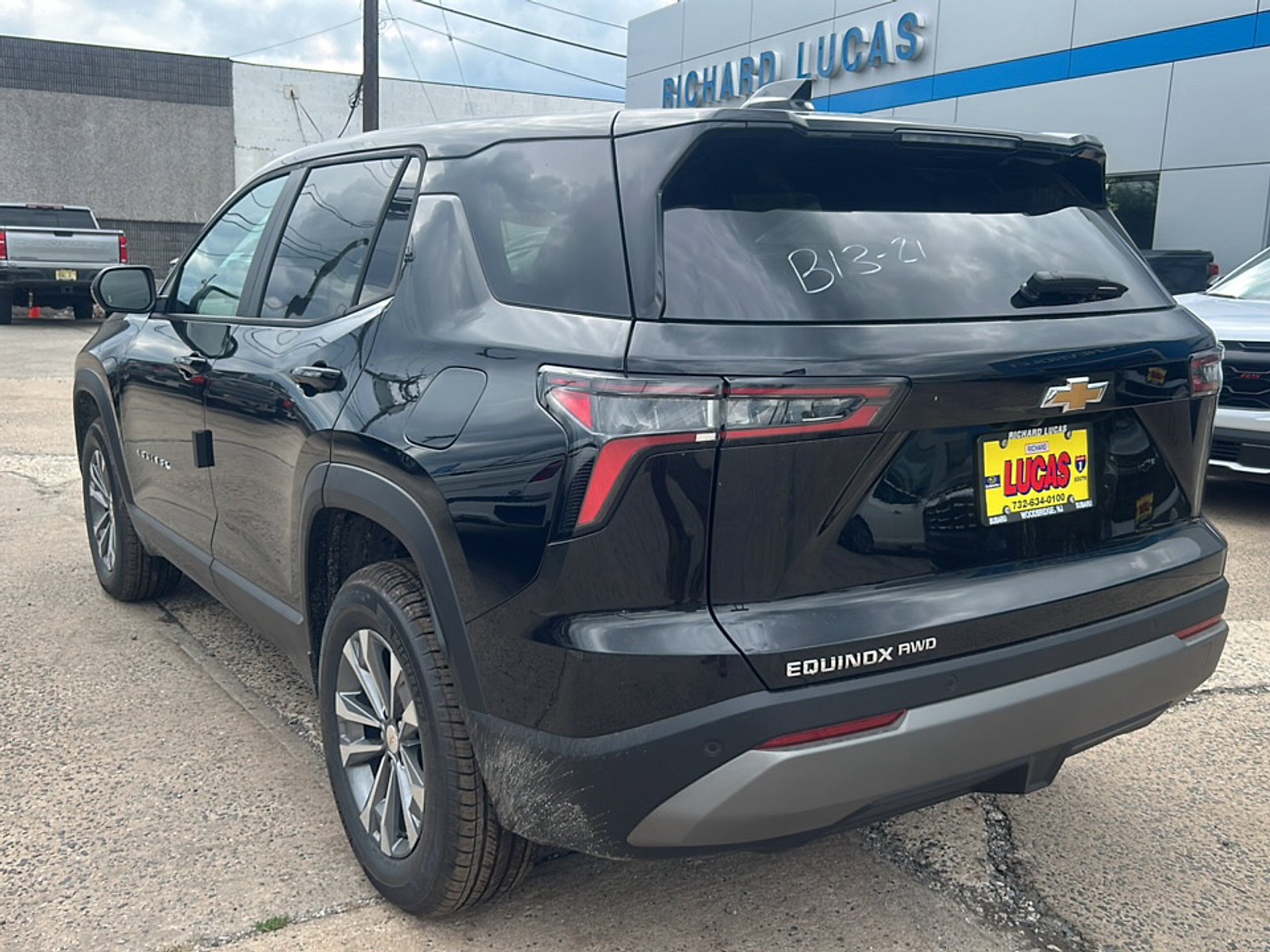 2027 Chevrolet Equinox LT - Photo 9