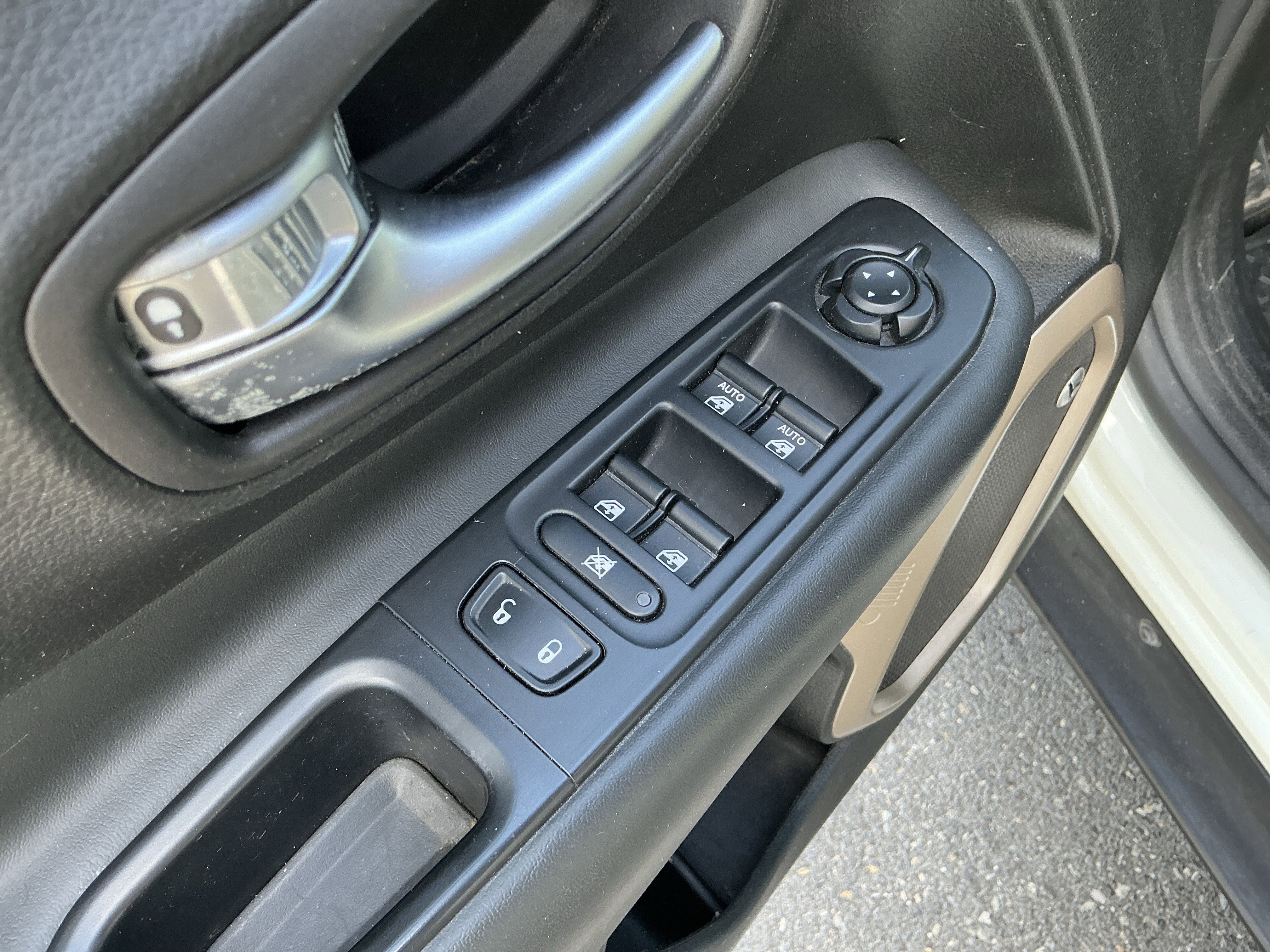 Used 2017 Alpine White Jeep Deserthawk image 19