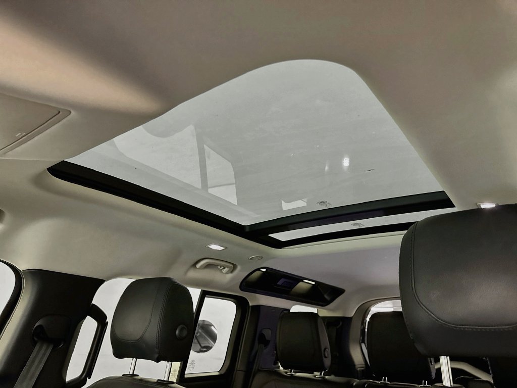 Used 2022 Black Land Rover S image 22