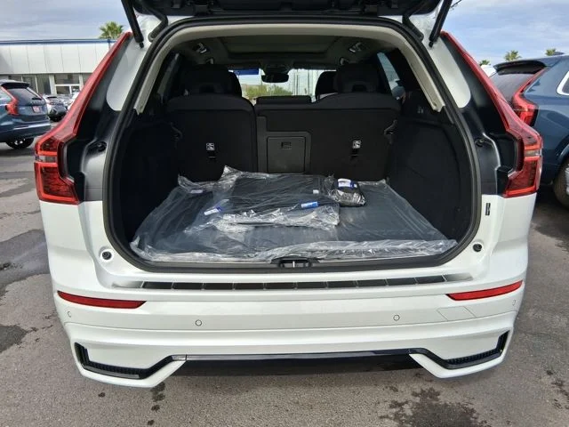 New 2026 Crystal White Volvo Plus image 5
