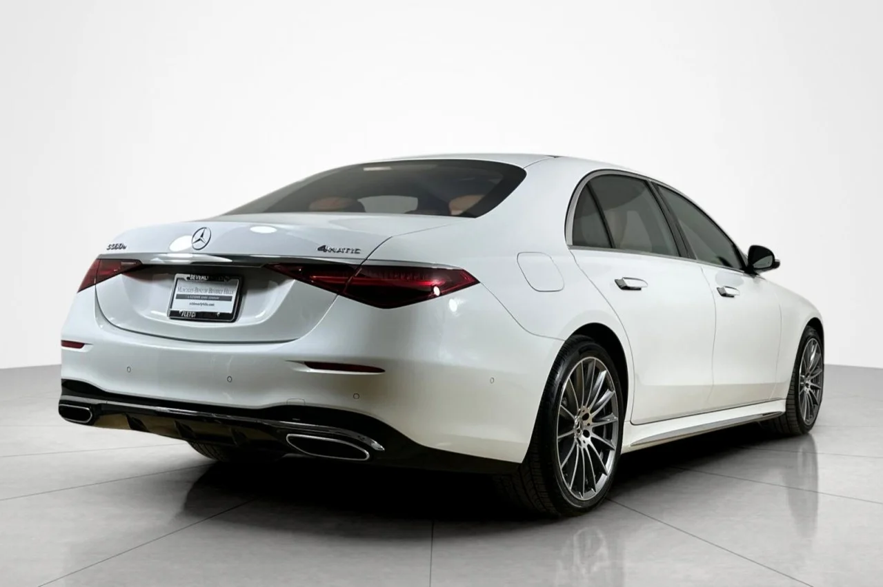 Used 2024 MANUFAKTUR Moonlight White Metallic Mercedes-Benz S 580e image 5