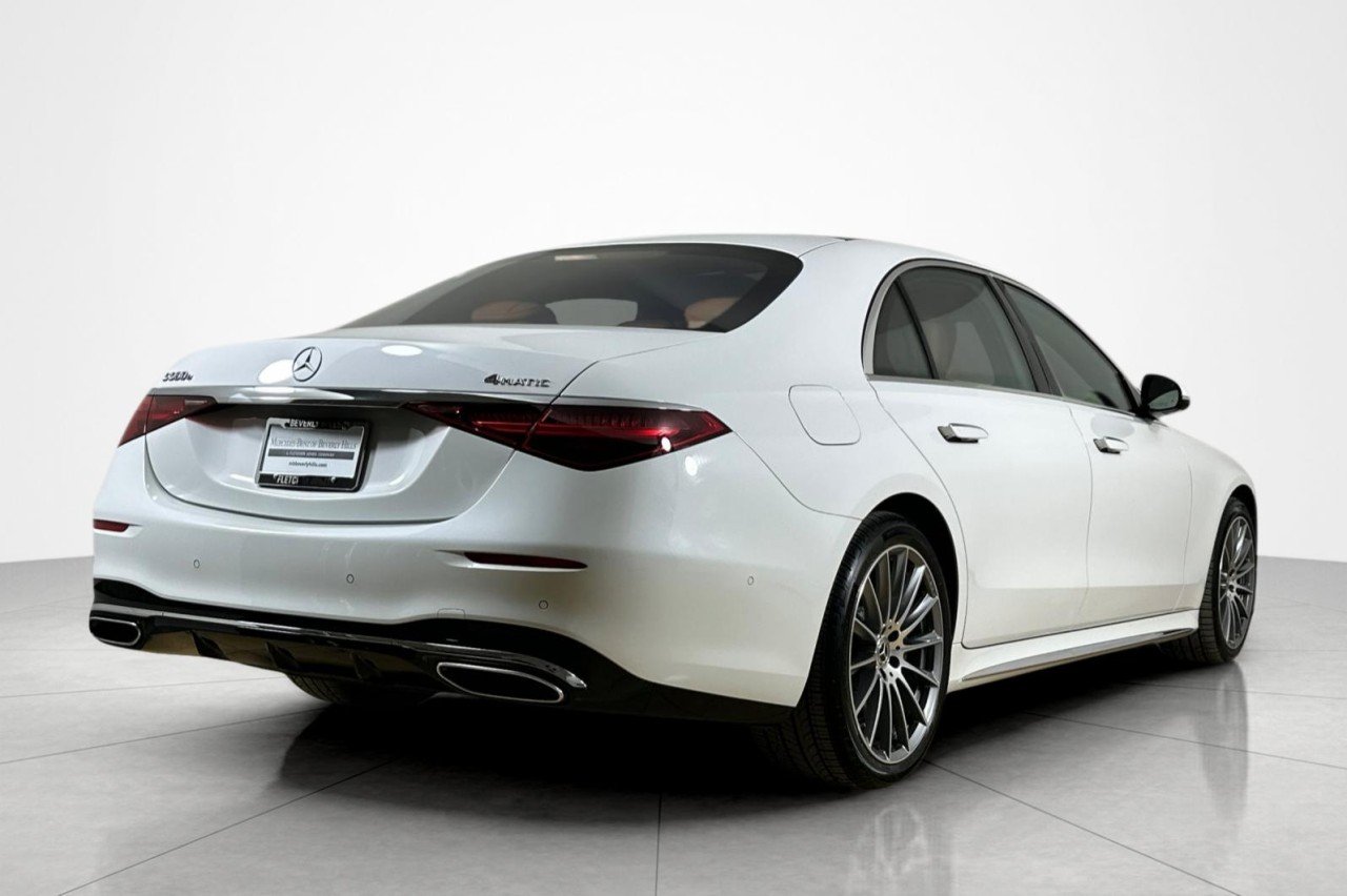Used 2024 MANUFAKTUR Moonlight White Metallic Mercedes-Benz S 580e image 5